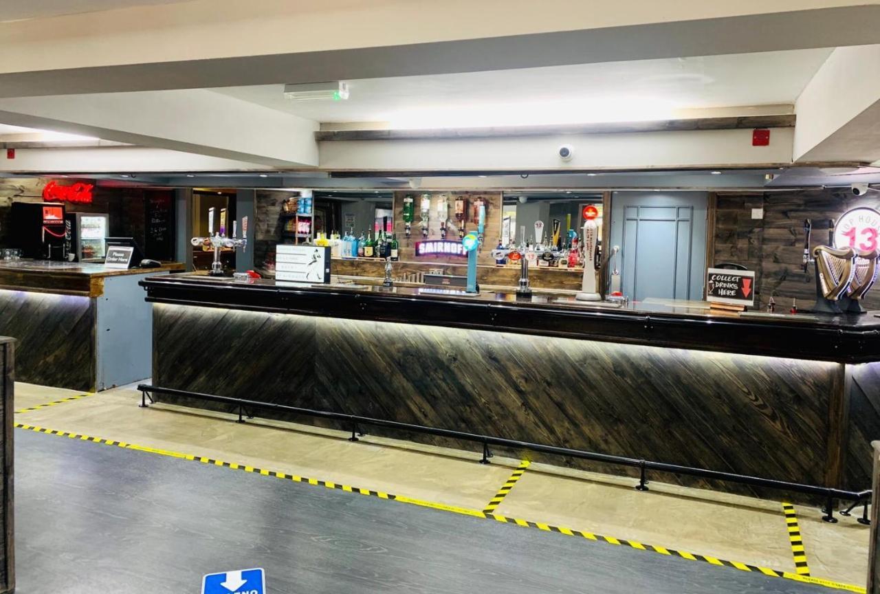 Fairways Lodge & Leisure Club Prestwich Bagian luar foto