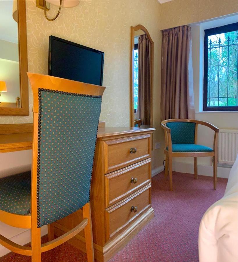 Fairways Lodge & Leisure Club Prestwich Bagian luar foto