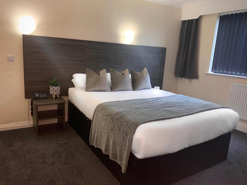 Fairways Lodge & Leisure Club Prestwich Bagian luar foto