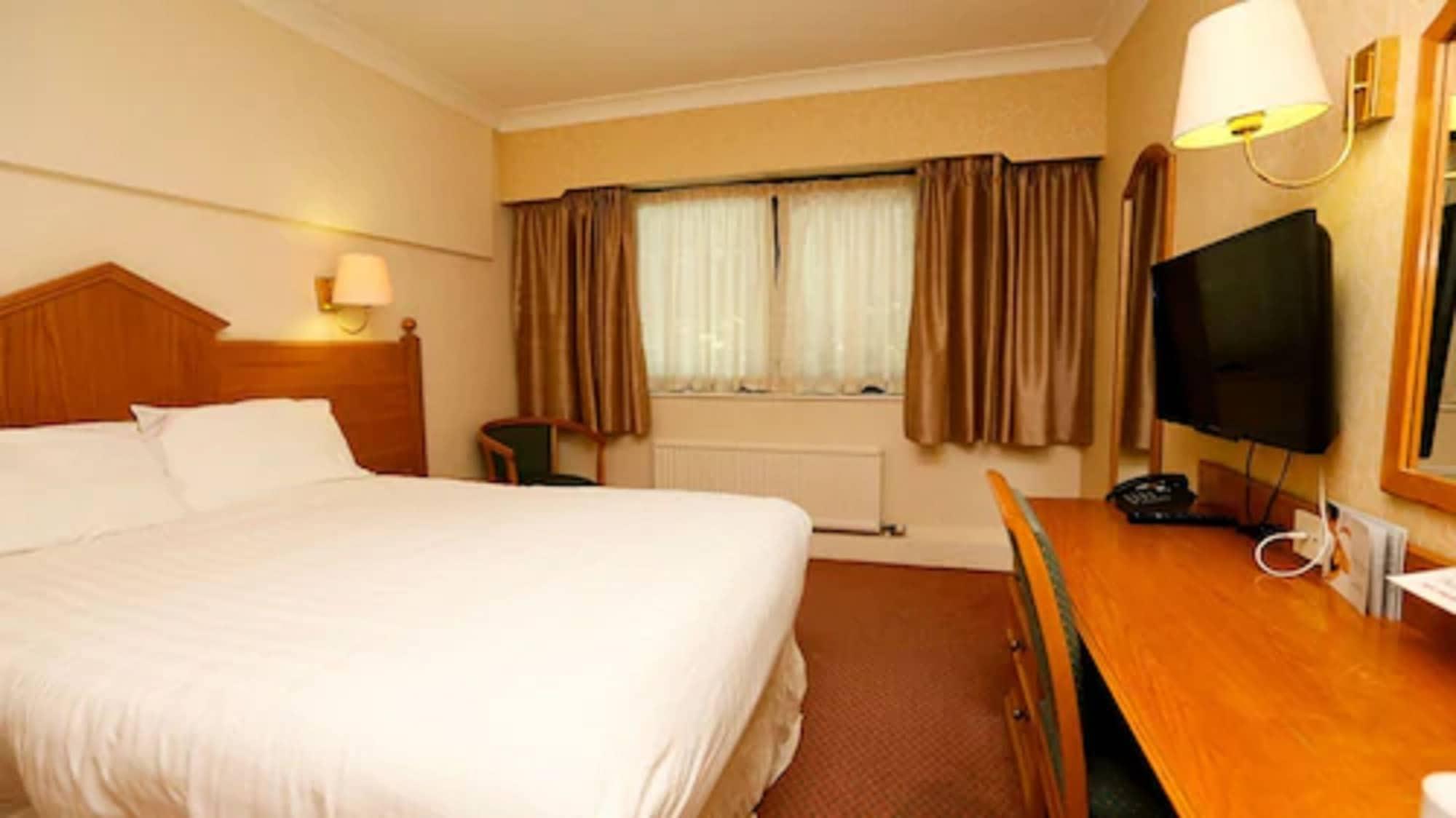 Fairways Lodge & Leisure Club Prestwich Bagian luar foto