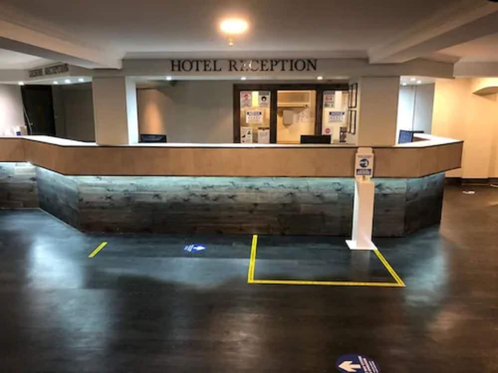 Fairways Lodge & Leisure Club Prestwich Bagian luar foto