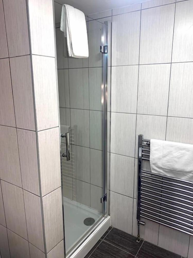 Fairways Lodge & Leisure Club Prestwich Bagian luar foto
