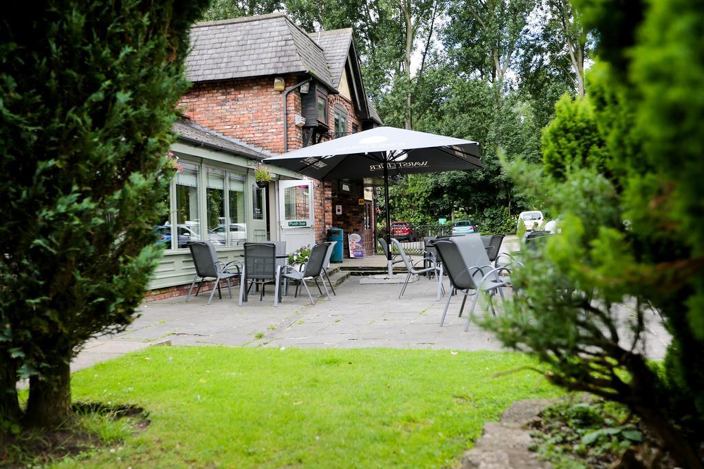 Fairways Lodge & Leisure Club Prestwich Bagian luar foto