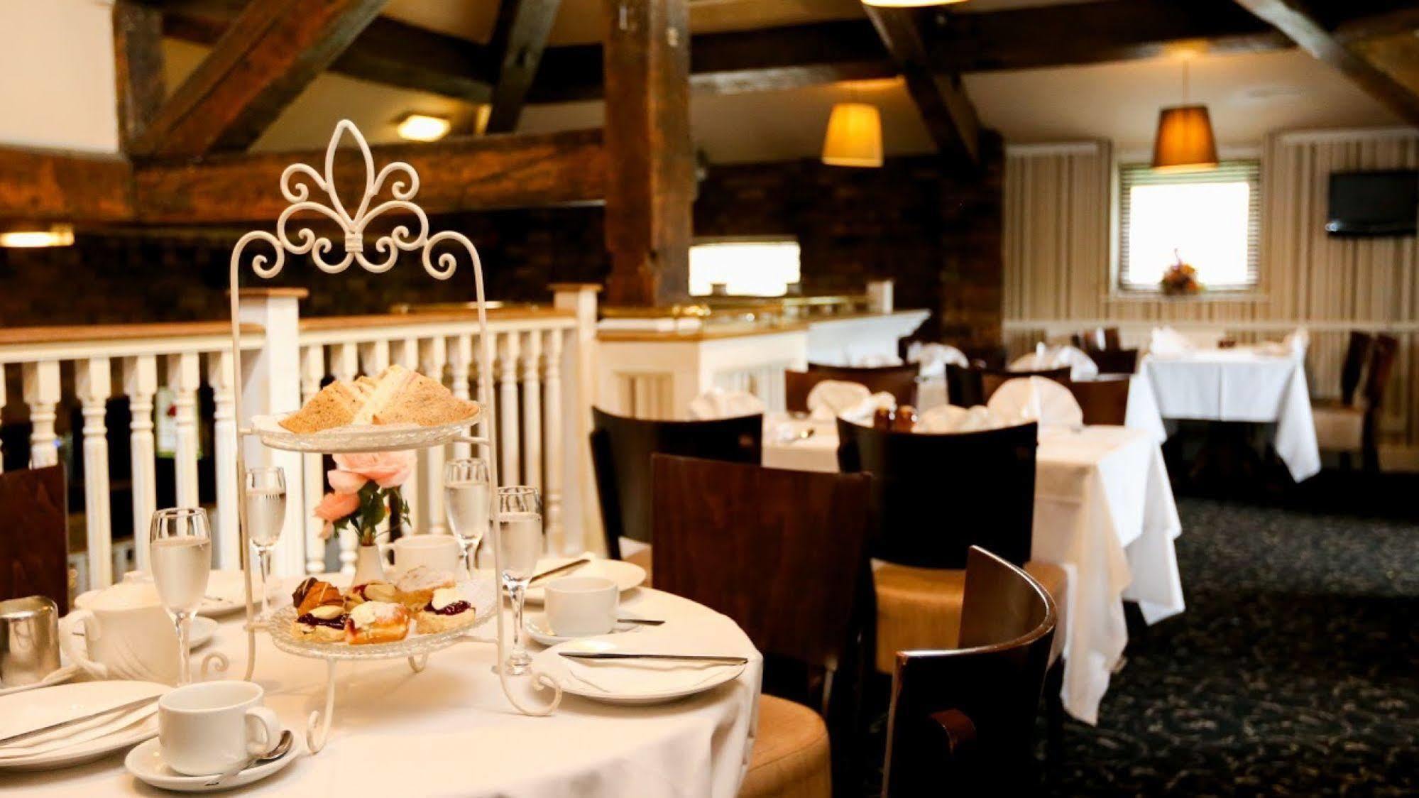 Fairways Lodge & Leisure Club Prestwich Bagian luar foto