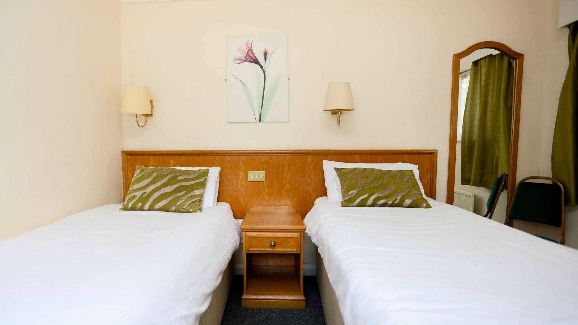Fairways Lodge & Leisure Club Prestwich Bagian luar foto