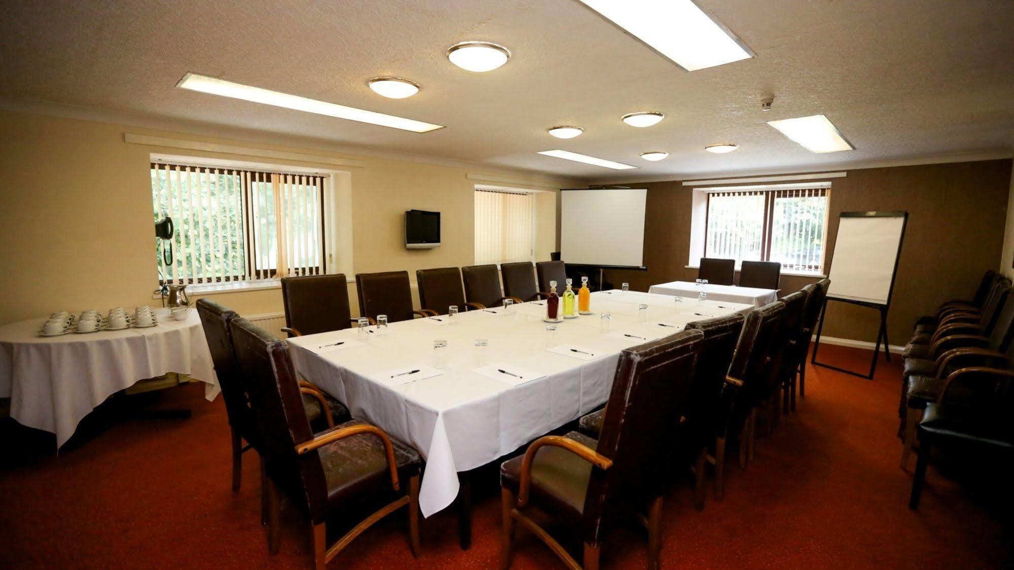 Fairways Lodge & Leisure Club Prestwich Bagian luar foto